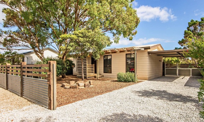 Port Willunga House | Sea Devine ~ Port Willunga - Charming, Comfy and Close to Port Willunga Beach | Pets Negotiable