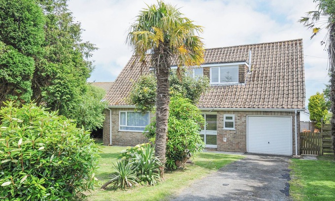 Carlyon Bay Cottage | SEA DRIFT, pet friendly, with a garden in Carlyon Bay