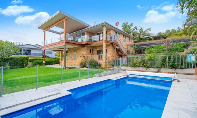 Bonny Hills House | Sea-Eagle Sanctuary - views, pool, stroll to beach