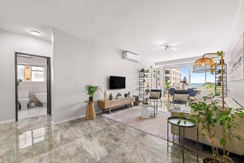 Sea Point Apartment | Sea-Facing Apartment at Adelphi Galleria