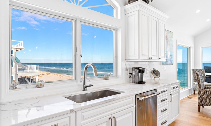 Beach Haven Gardens House | “Sea Forever” Holgate Oceanfront- pet friendly, elevator, 5 Br