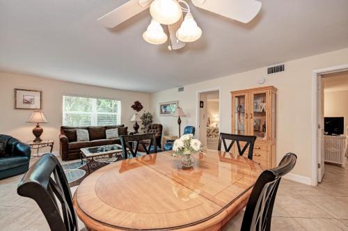 Whitney Beach Apartment | Sea Grape Inn 2- BEACHFRONT Property