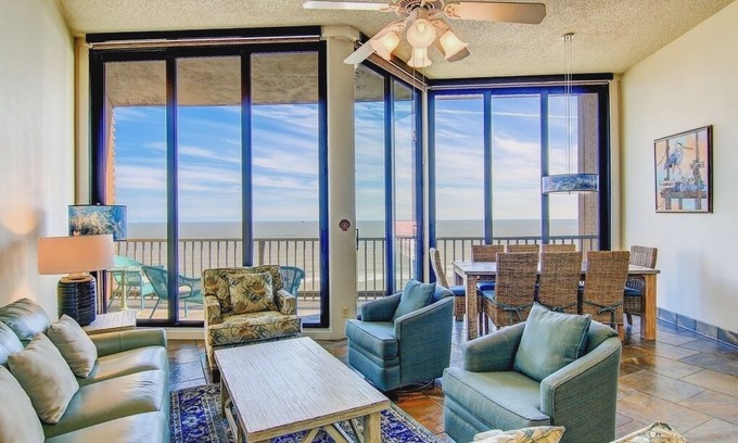 Port Aransas Apartment | Sea Gull #1110L: Beachfront 2 Bedroom 2 Bathroom With Spectacular Views and 24 Hour Management