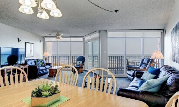 Port Aransas Condo | Sea Gull #601L: Beachfront 2 Bedroom 2 Bathroom With Spectacular Views and 24 Hour Management