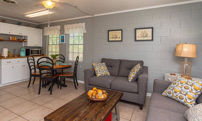 Lamar Condo | Sea Gun Bayhome 128 | Copano Bay Access + Pool!