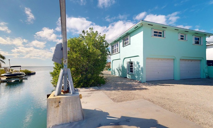 Cutthroat Harbor Estates House | Sea La Vie: Your Oceanfront Escape in Cudjoe Key, Florida 3BD/3BA