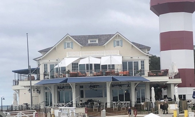 Sea Pines Villa | Sea Pines, Harbour Town Golf Links. Adjacent to # 1 Green. Short walk to marina.