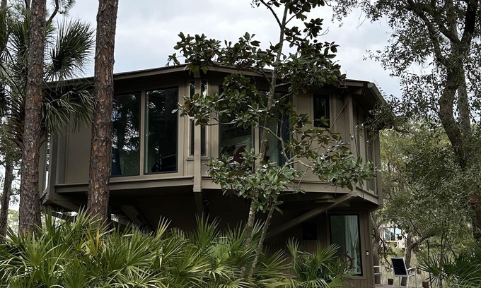 Sea Pines Villa | Sea Pines Treehouse steps to Harbour Town on Deer Island