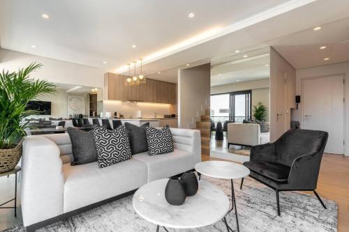 Sea Point Apartment | Sea Point Retreat with Pool and Ocean Views