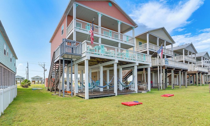 Freeport House | 'Sea Shell Chalet': Oceanfront Surfside Beach Gem