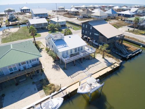 Silver Cay House | Sea Spot - Waterfront! Enjoy dinner on the deck and naps in the shaded hammocks home
