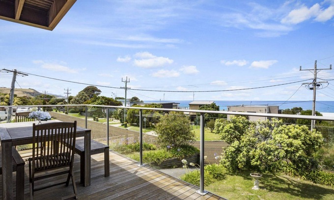 Skenes Creek House | Sea Sunrise - Ocean Views & Walk To Beach *New Listing 2020*