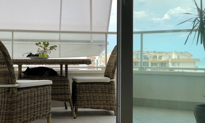Roseto degli Abruzzi Condo | Sea View 1-bedroom condo with a balcony in Roseto degli Abruzzi with WiFi, AC