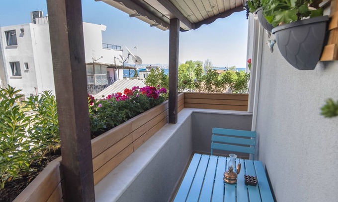 Sultanahmet Apartment | Sea View 3 Bedrooms Connected Apart with Balcony at Sultanahmet, Old Cİty