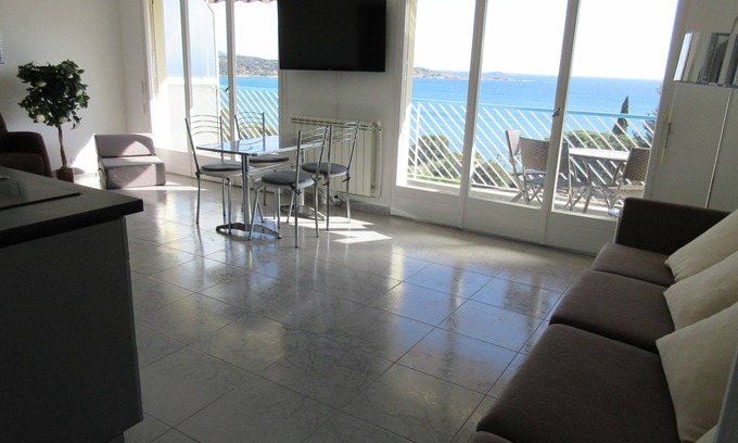 Bandol Apartment | SEA VIEW 3 MN WALK FROM THE BRIGHT AND MODERN BEACH
