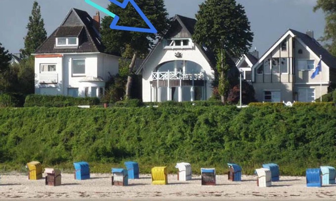 Schilksee Apartment | Sea view and beach on the doorstep: Ostsee-Strandvilla Schilksee, top floor vacation apartment