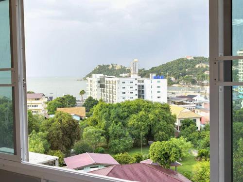 Ban Bang Saen Apartment | Sea View and Hill View Room for 6 Guests, Bangsaen Royal Beach by Cozy Corner