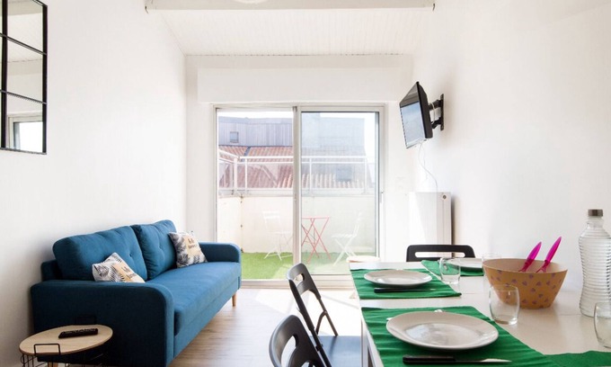 La Rochelle Apartment | Sea view apartment with pool
