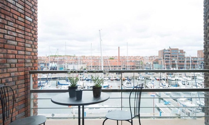Vissershaven Apartment | Sea view Apartment in Den Haag with Balcony