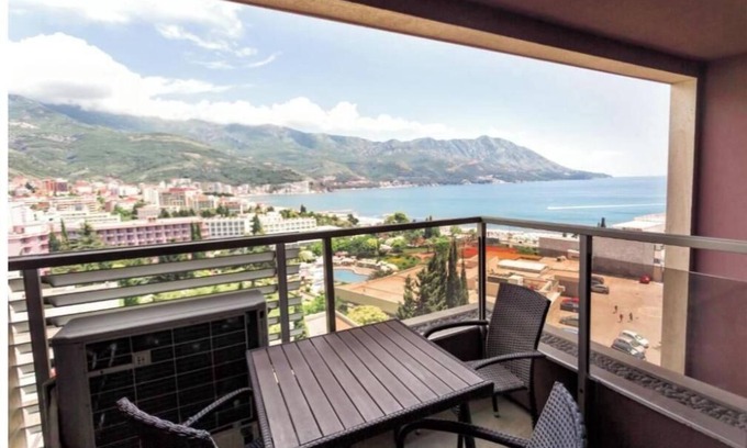Boreti Apartment | Sea View Apartments MonteBook Three-Bedroom Premium Apartment with Balcony