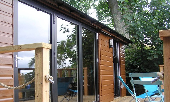 North Queensferry Cabin | Sea view Cabin in secluded rural setting near Edinburgh