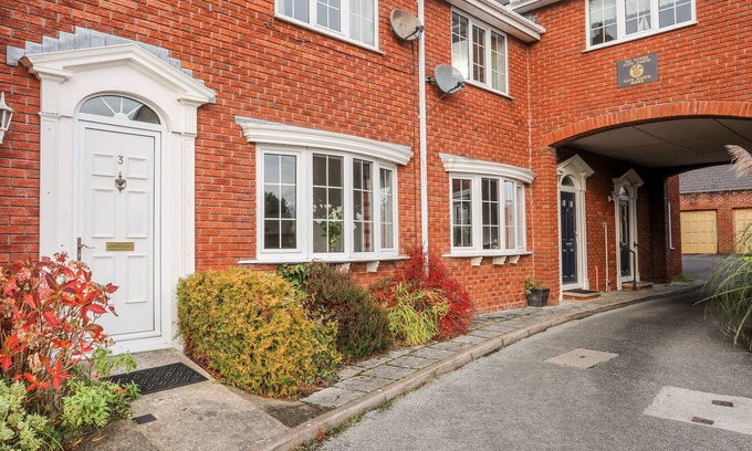 Menai Bridge Cottage | SEA VIEW COTTAGE, pet friendly, with a garden in Menai Bridge