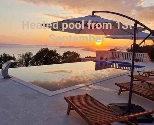 Podstrana Apartment | Sea view Luxury Apart Hotel Villa Conte with swiming pool and romantic SPA