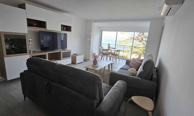 Theoule-Superieur Apartment | Sea view pool village center
