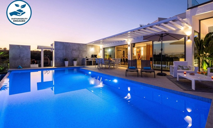 Armacao de Pera Villa | Sea View Retreat with Heatable Pool & Jacuzzi