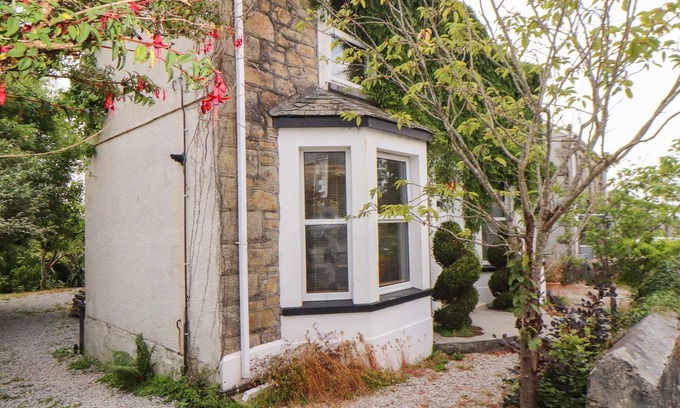 Boscundle Cottage | SEA VIEW, romantic, character holiday cottage in St Austell