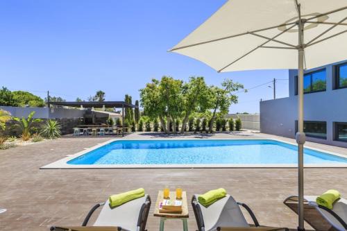 Olhao Villa | Sea-view villa in Quelfes + Shared pool