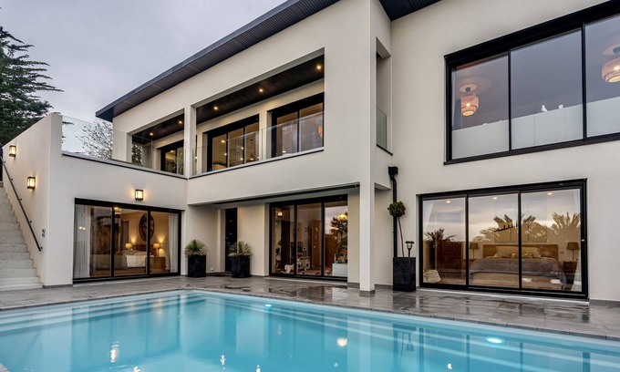 Carantec Villa | Sea-view villa with 4x10 heated and covered pool.