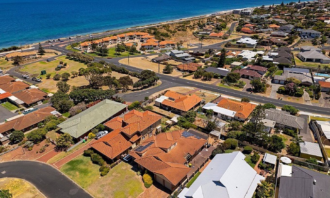 South Bunbury House | Sea Views on Ramillies - Families Welcome WIFI