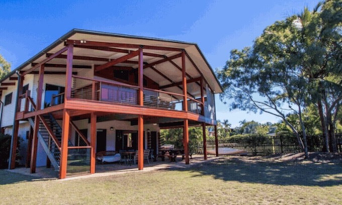 Agnes Water House | Seabreeze - 5 BR w/Pool Table - Beachfront