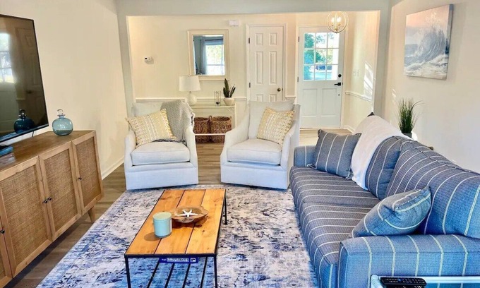 Kings Grant House | Seabreeze Away - Pool - Fire Pit - Close 2 Beach!