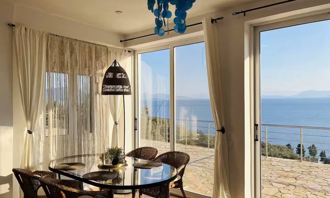 Chlomos Apartment | Seabreeze Studio, Stunning Sea and Mountain View