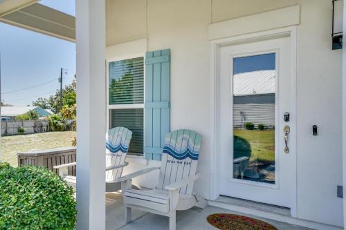 El Centro Beach House | Seabreeze -Walk to beach! Pet friendly!