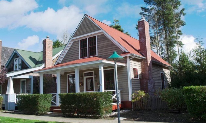 Seabrook House | Seabrook's Clamdigger Cottage: Dog Friendly, Hot Tub!