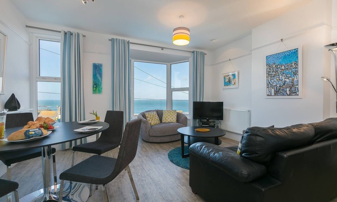St Ives Apartment | SeaCrest 2 - Contemporary Apartment With Views over Porthmeor Beach – Sleeps 4 – Parking for One Car