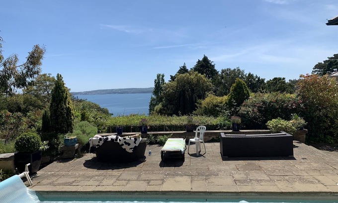 Torquay House | Seafacing villa in Torquay with 2 suites and a heated swimming pool