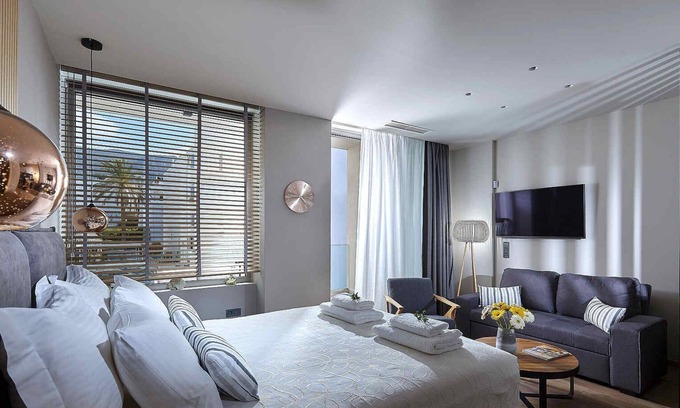 Hersonissos Centre Apartment | Seafront Apt by Myseasight.com with infinity pool, direct on the beach, central