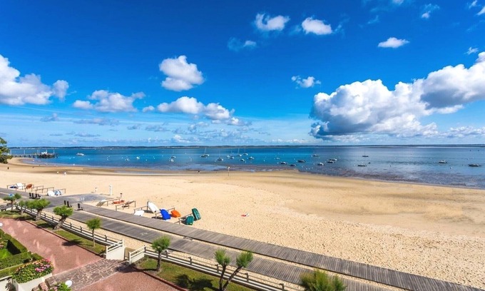 Arcachon Apartment | Seafront center close to town center comfort4* Apt 80M2 Clim Wifi Parking