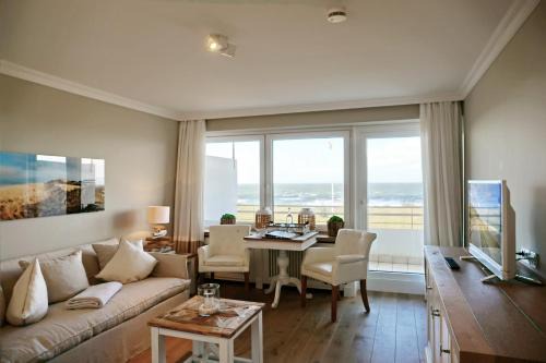 Wenningstedt-Braderup Apartment | Seafront Duenenhof zum Kronprinzen
