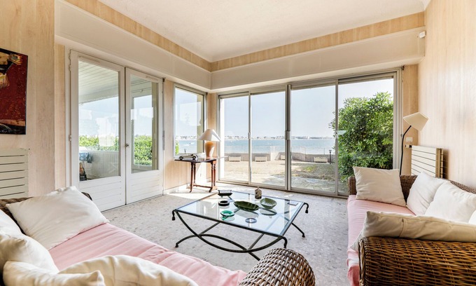 Le Pouliguen House | Seafront family villa with private beach access. Absolute calm!