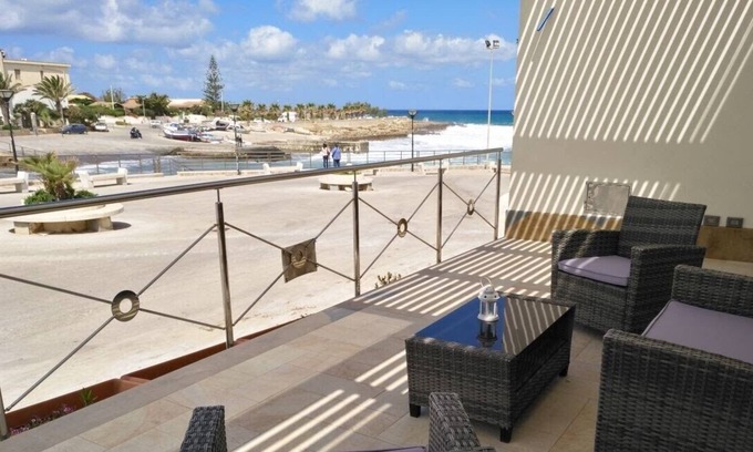 Cornino Apartment | Seafront house Baia Cornino (TP)