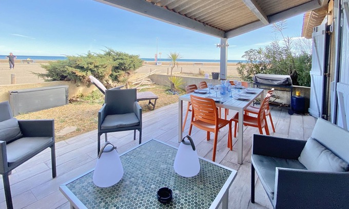Saint-Pierre-la-Mer House | Seafront house