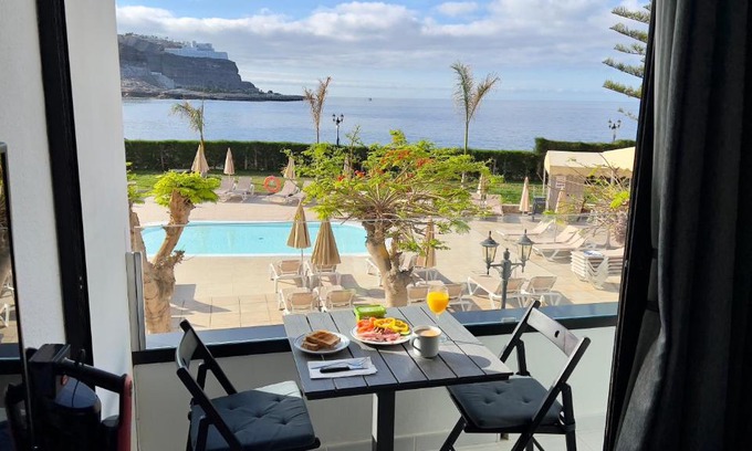 Mogan Apartment | Seafront Playa del Cura apartment