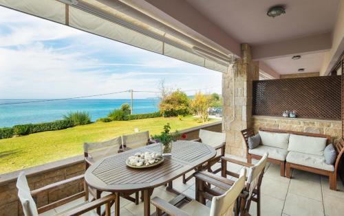 Kassandra House | Seagrove, Beachfront Villa In Possidi #FeelsLikeHome