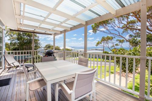 Currarong House | Seahaven - Pet Friendly with Ocean Views- 2 Mins to Beach