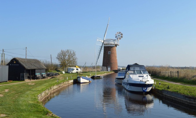 Horsey Cottage | Seal Cottage, Horsey. Minutes to Horsey Gap seal colony & Norfolk Broads